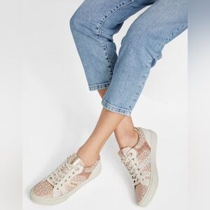 Guess Beige w metallic Monogram Sneakers